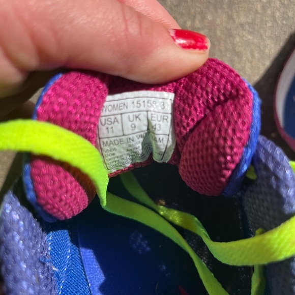 Women’s 11 neon lime green and blue ASICS athletic running shoes - Picture 6 of 7